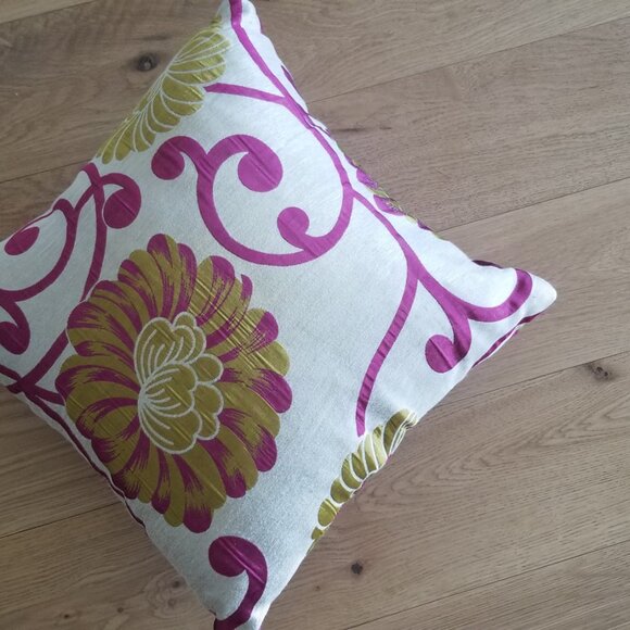 Gorgeous pleated curtains with matching cushion and extra fabric - Picture 7 of 8